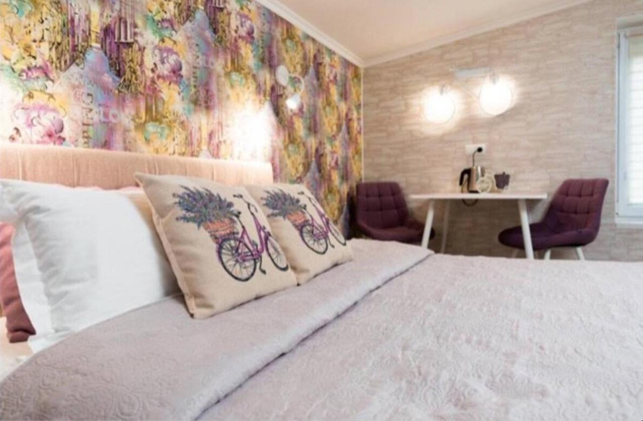 Гостьовий Будинок Bed&Bike بيلا تسيركفا المظهر الخارجي الصورة